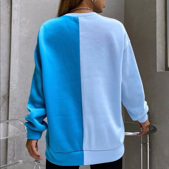 NWT Two Tone Blue Sweatshirt - Picture 2 of 4